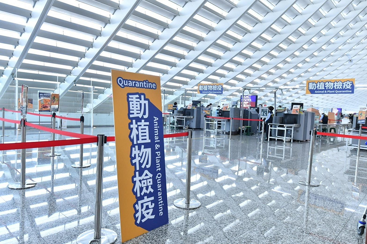 現可藉由Line官方帳號查詢物品是否可以攜帶入境。 圖：取自行政院官網