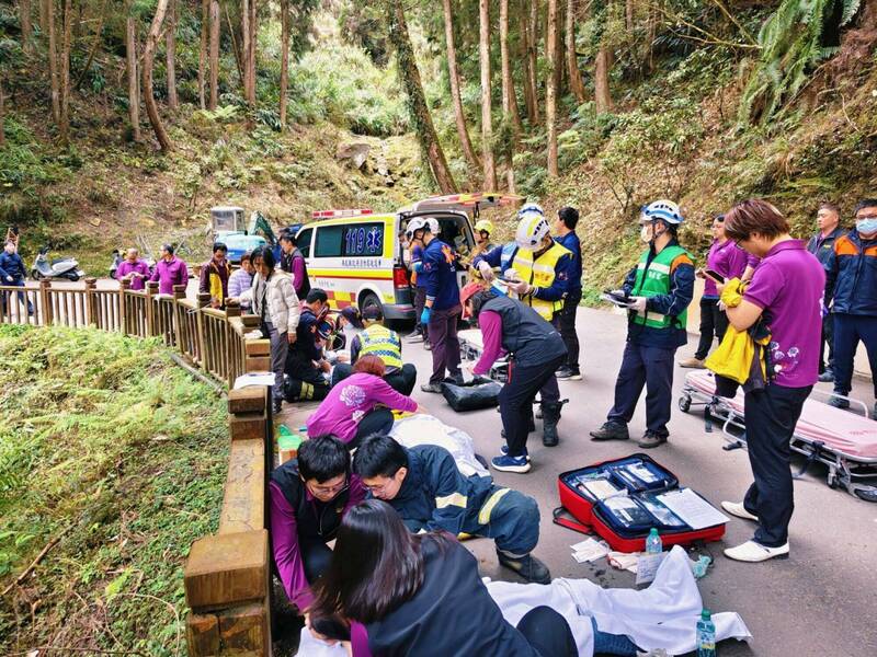 杉林溪森林遊樂區昨日發生墜谷意外，造成1死7傷慘劇。 圖：南投縣消防局提供