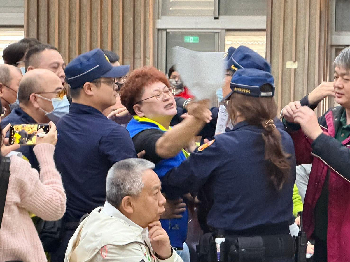 針對台電執意要在未取得地方共識前強行闖關，居民不排除採取更激烈的抗爭。 圖：孫家銘翻攝
