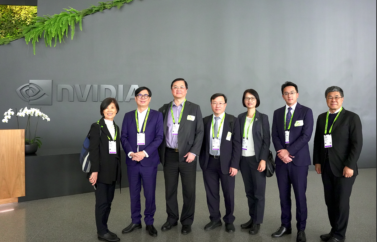 陳其邁(左二)去年首度受邀參加NVIDIA GTC年會。 圖：高雄市政府/提供（資料照）