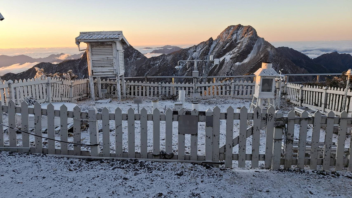 玉山氣象站觀測到降雪。 圖：中央氣象署／提供