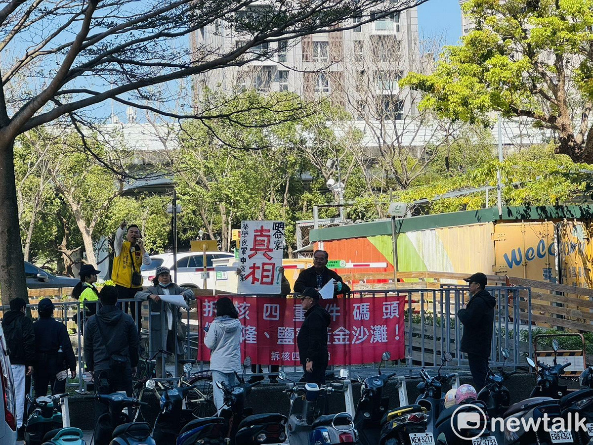 新黨副秘書長游智彬在隔一條大馬路的「陳抗區」叫囂。 圖：謝莉慧/攝