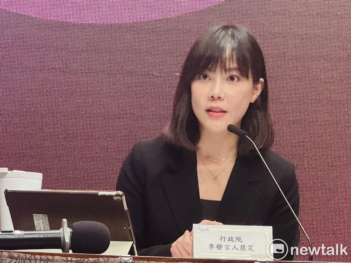 行政院發言人李慧芝今（12）日在院會後記者會轉述正副院長卓榮泰和鄭麗君有關301調查的相關談話。 圖：謝莉慧／攝