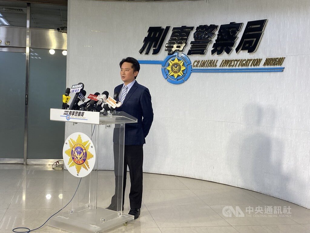 警政署刑事局偵查第九大隊副大隊長李奇勳（圖）12日表示，竹聯幫弘仁會與高雄幫派角頭共組假投資詐騙集團，勾結柬埔寨詐騙機房犯案，專案小組長期偵搜後逮捕26嫌法辦。中央社記者黃麗芸攝　115年3月12日