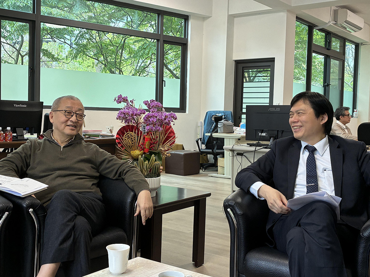 民進黨宜蘭縣長提名人林國漳與競選總部主委林向愷對談。 圖：詹家威/攝