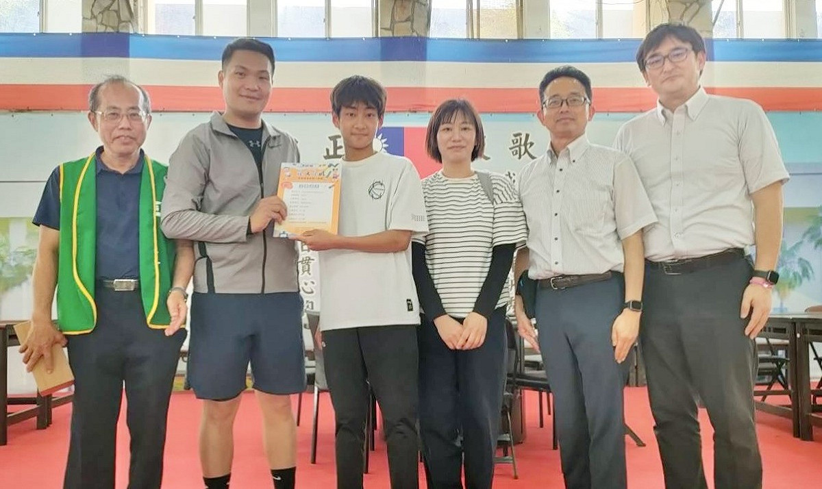 國際組日本選手吉村克太朗(左三)在5千公尺賽事中以破大會紀錄成績勇奪冠軍。 圖：高雄市教育局/提供