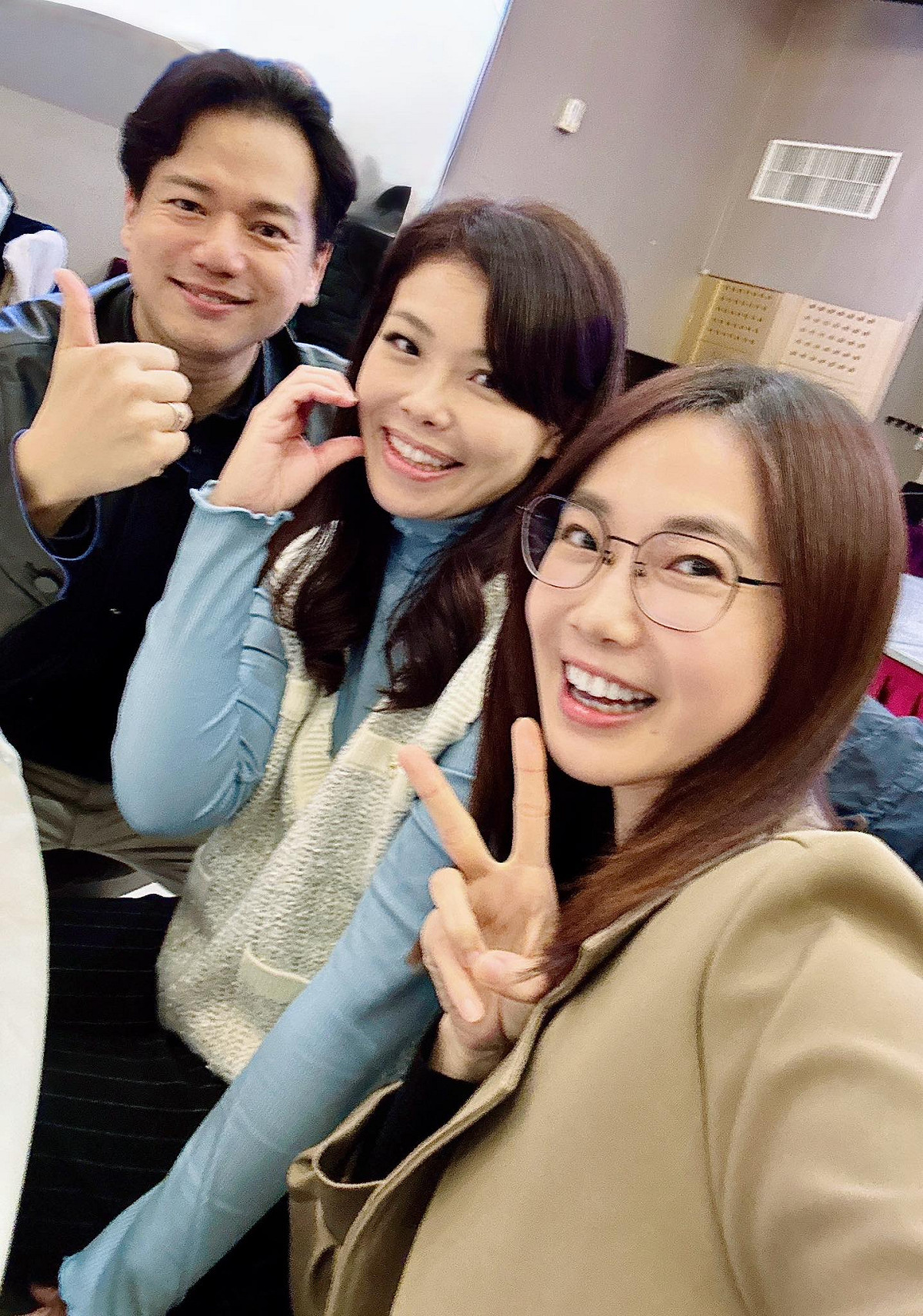 新竹市政府發言人楊寶楨（右）、新竹市長高虹安（中）、副市長邱臣遠（左）。 圖：翻攝楊寶楨臉書