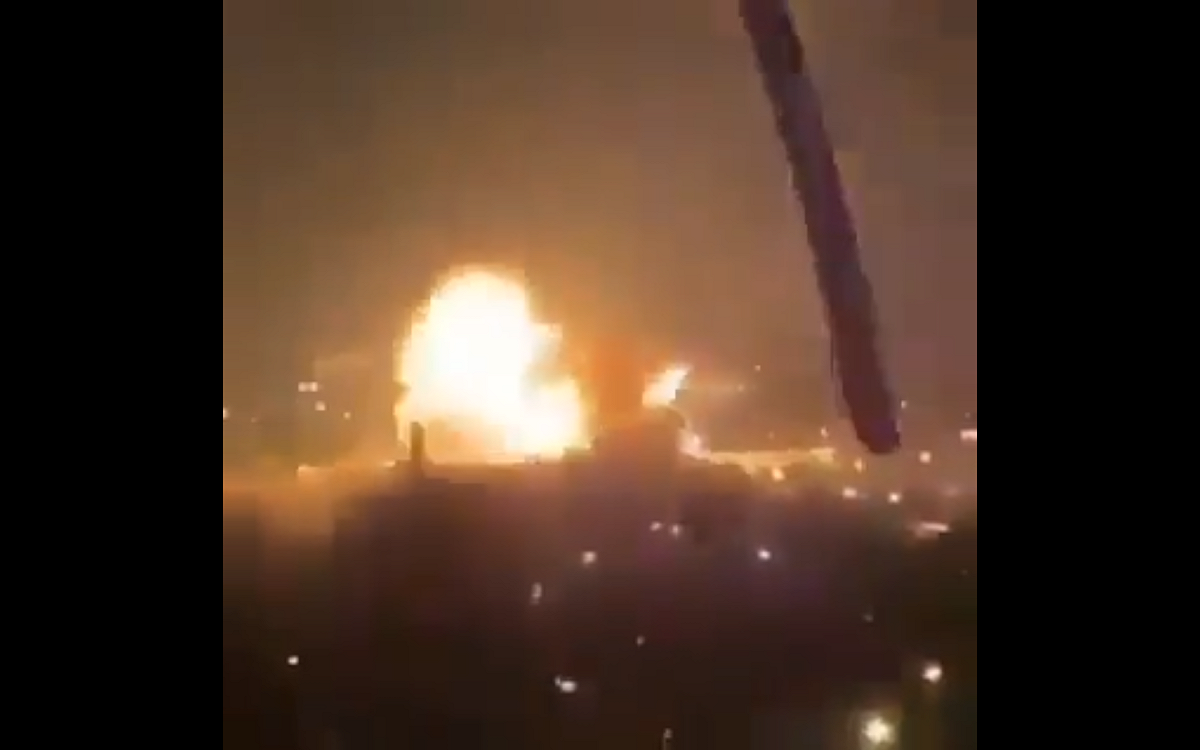 革命衛隊使用大量飛彈攻擊以色列內地、美軍區域基地及美國海軍第五艦隊。 圖：翻攝自X