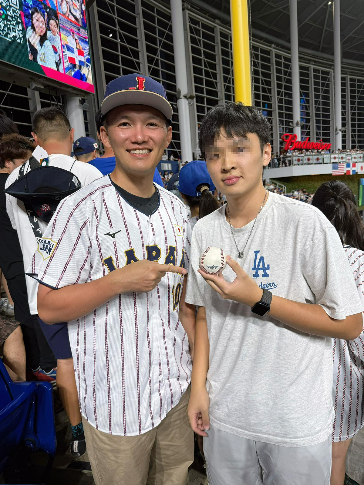 棒球YouTuber台南Josh現身邁阿密球場替日本加油。 圖：翻攝自台南Josh臉書