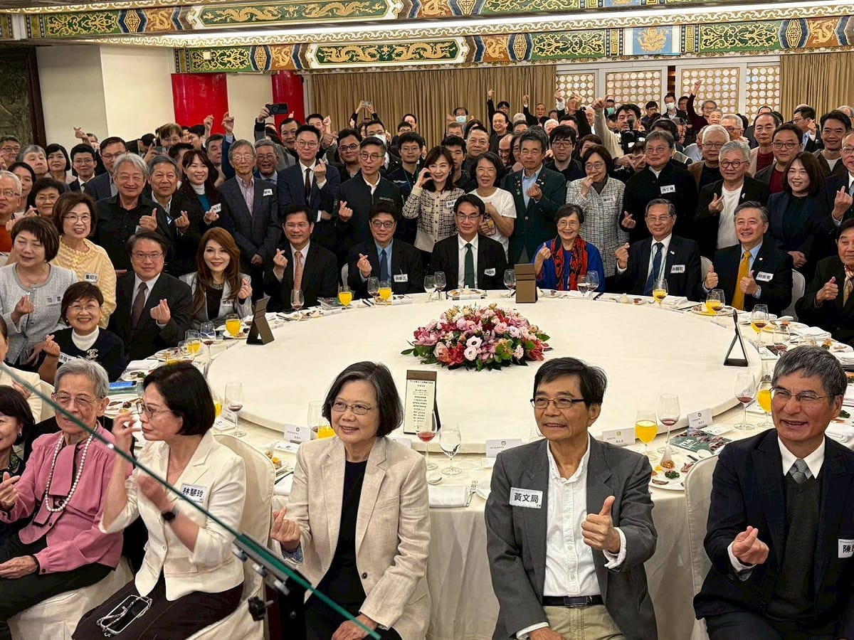 前總統蔡英文等人15日出席台灣勵志協會年度慶祝大會晚宴。 圖：台灣勵志協會提供
