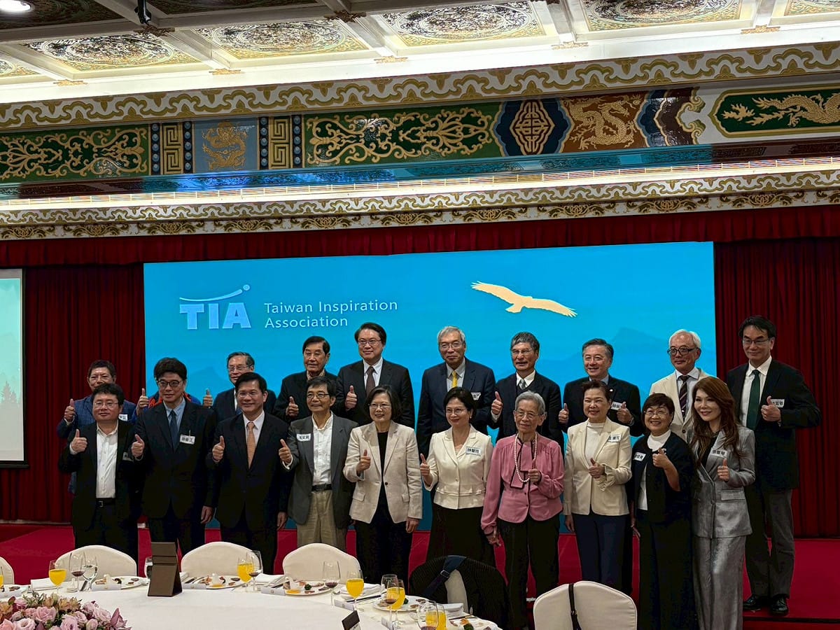 前總統蔡英文等人15日出席台灣勵志協會年度慶祝大會晚宴。 圖：台灣勵志協會提供