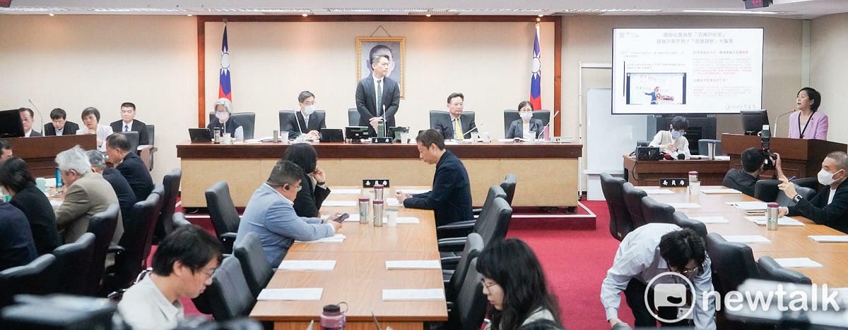 民眾黨中配不分區立委李貞秀今日上演委員會備詢處女秀，但召委李柏毅裁示官員可不必備詢，整場成為「個人秀場」。 圖：張良一／攝