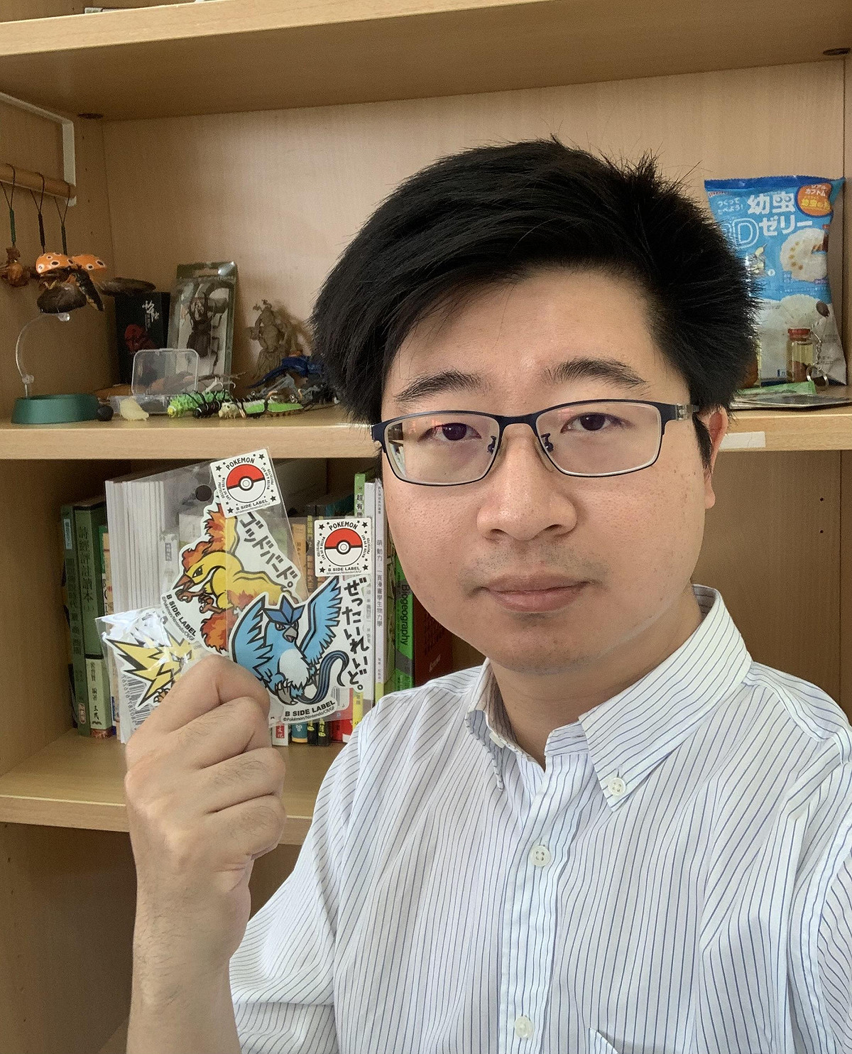 中興大學昆蟲學系助理教授蕭昀發現三種新種甲蟲，以寶可夢中的「三神鳥」為其命名，寶可夢粉絲也依據這些甲蟲創作新的寶可夢設計；還有一位英國學生將相關研究製作成精美的Risograph插畫小誌，作為大學專題並寄給蕭昀。 圖：中興大學/提供