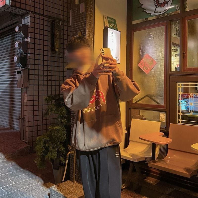 黃男遭同性伴侶姚男當街砍殺。 圖：翻攝自黃男臉書