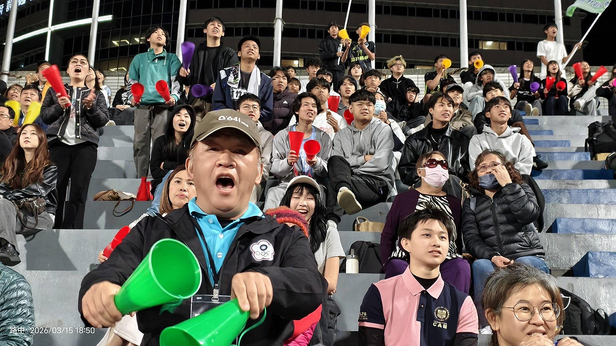 路竹高中家長會、後援會及親師生決賽當天到場強力應援。 圖：高雄市教育局/提供