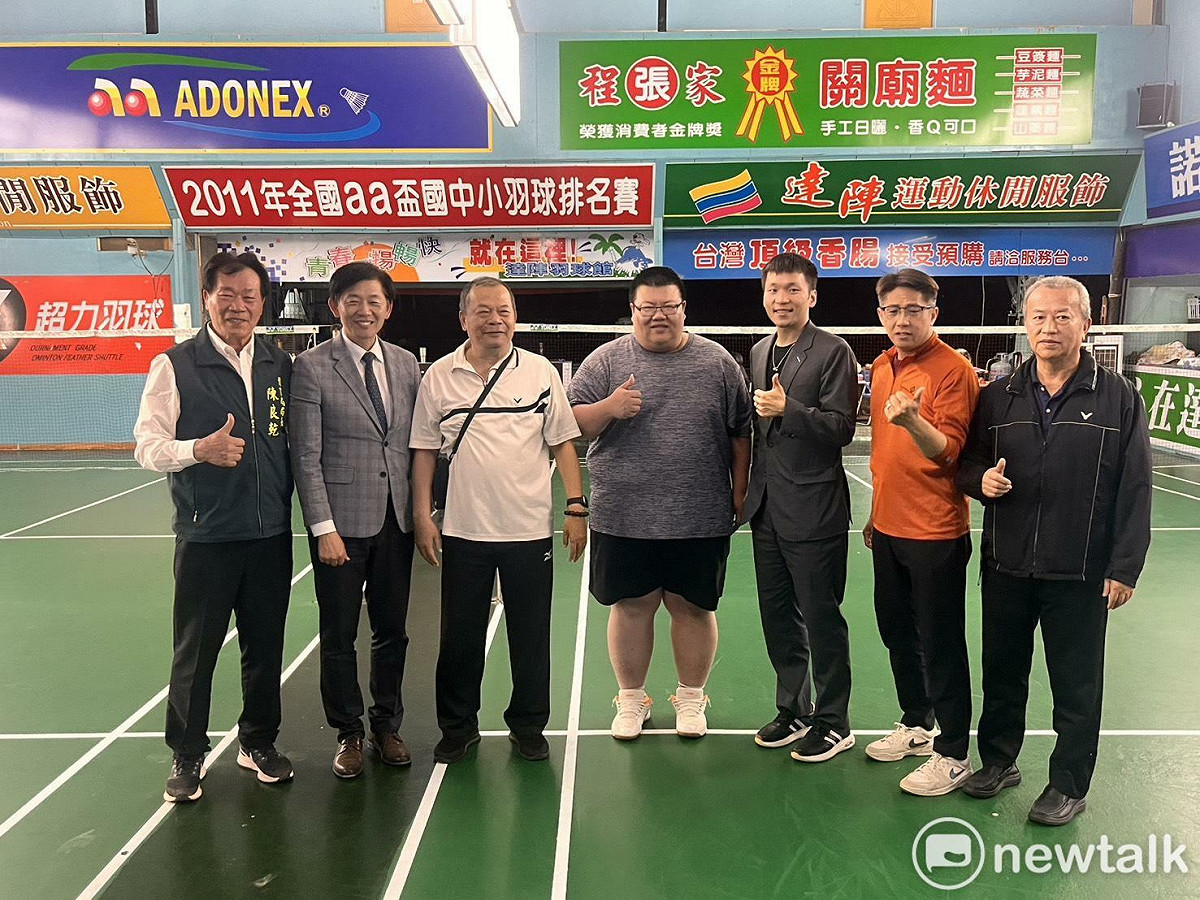 運動部長李洋受邀前往台南市關廟主持射擊館動土典禮，並由台南市副市長葉澤山與體育局長陳良乾陪同，走訪鄰近的「達陣羽球館」進行感恩拜會。 圖：台南市政府提供
