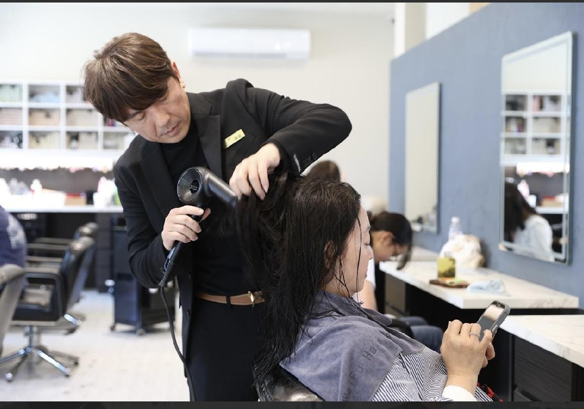 薇怫已不只是一間髮廊，而是一個可以美髮、喝茶，也能慢慢生活的地方。 圖：薇怫髮顏房提供