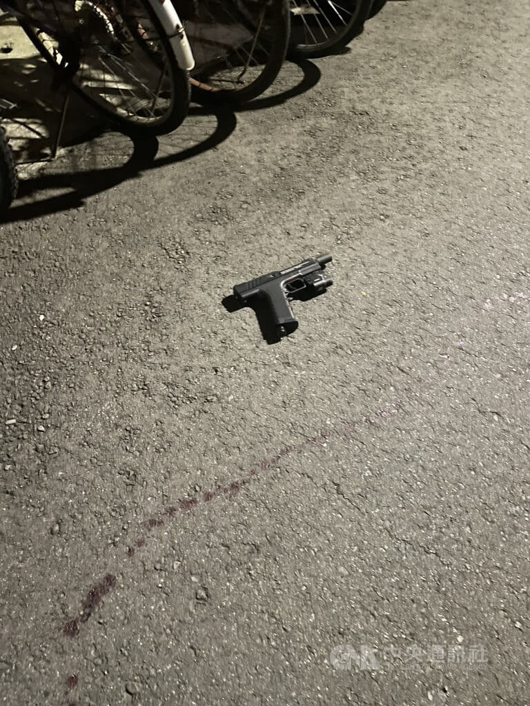 台北市大同區16日發生聚眾鬥毆砍人案，連姓男子遭砍傷，現場遺留1把鎮暴槍。警方循線追查，逮捕5人到案。（翻攝照片）中央社記者黃麗芸傳真　115年3月17日