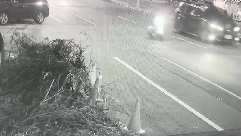 網紅鳳梨去年與妻子駕車，遭槍手連轟12槍。 圖：翻攝畫面