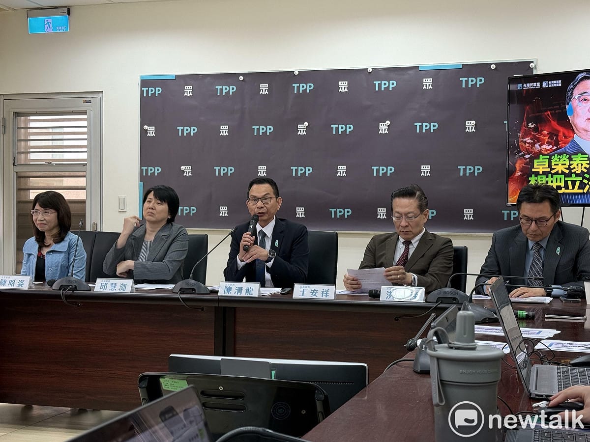 民眾黨團立委陳昭姿（左起）、邱慧洳、陳清龍、王安祥、洪毓祥。 圖：周煊惠 / 攝
