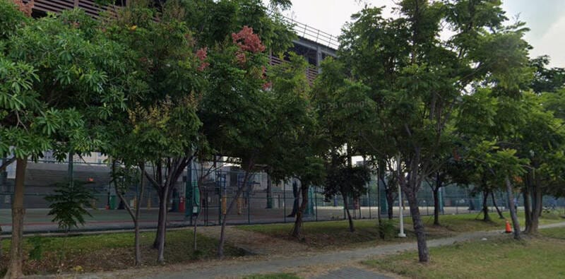 高雄曾姓男子心情不好，回母校蒙面持刀追逐女同學被起訴。 圖：翻攝自Google Map
