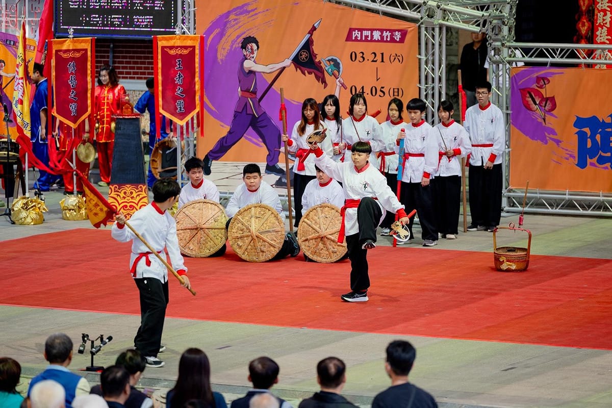 內門宋江陣文化深耕在地，內門國中精彩尬陣表演。 圖：高雄市觀光局/提供