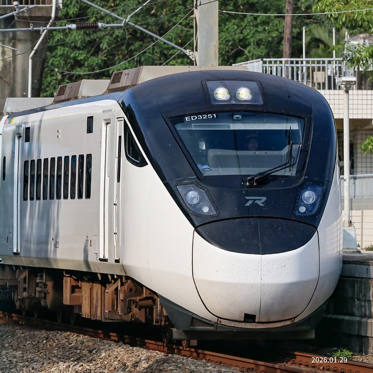 台鐵指出，苗栗至竹南已於15時起間恢復雙線通車，大山至後龍間則恢復東正線單線雙向通車。（台鐵示意圖） 圖：取自台鐵公司臉書