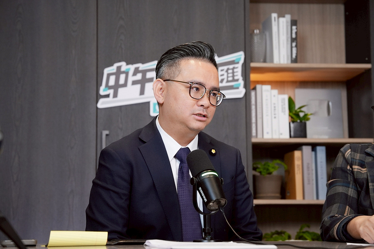 國民黨立委黃健豪接受政論直播節目《中午來開匯》主持人黃光芹專訪。 圖：《CNEWS匯流新聞網》/提供