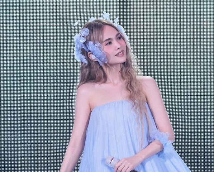 楊丞琳本月14日前往中國泉州舉辦演唱會，特別選唱金曲歌后魏如萱的閩南語代表作《你啊你啊》。 圖：翻攝自楊丞琳IG