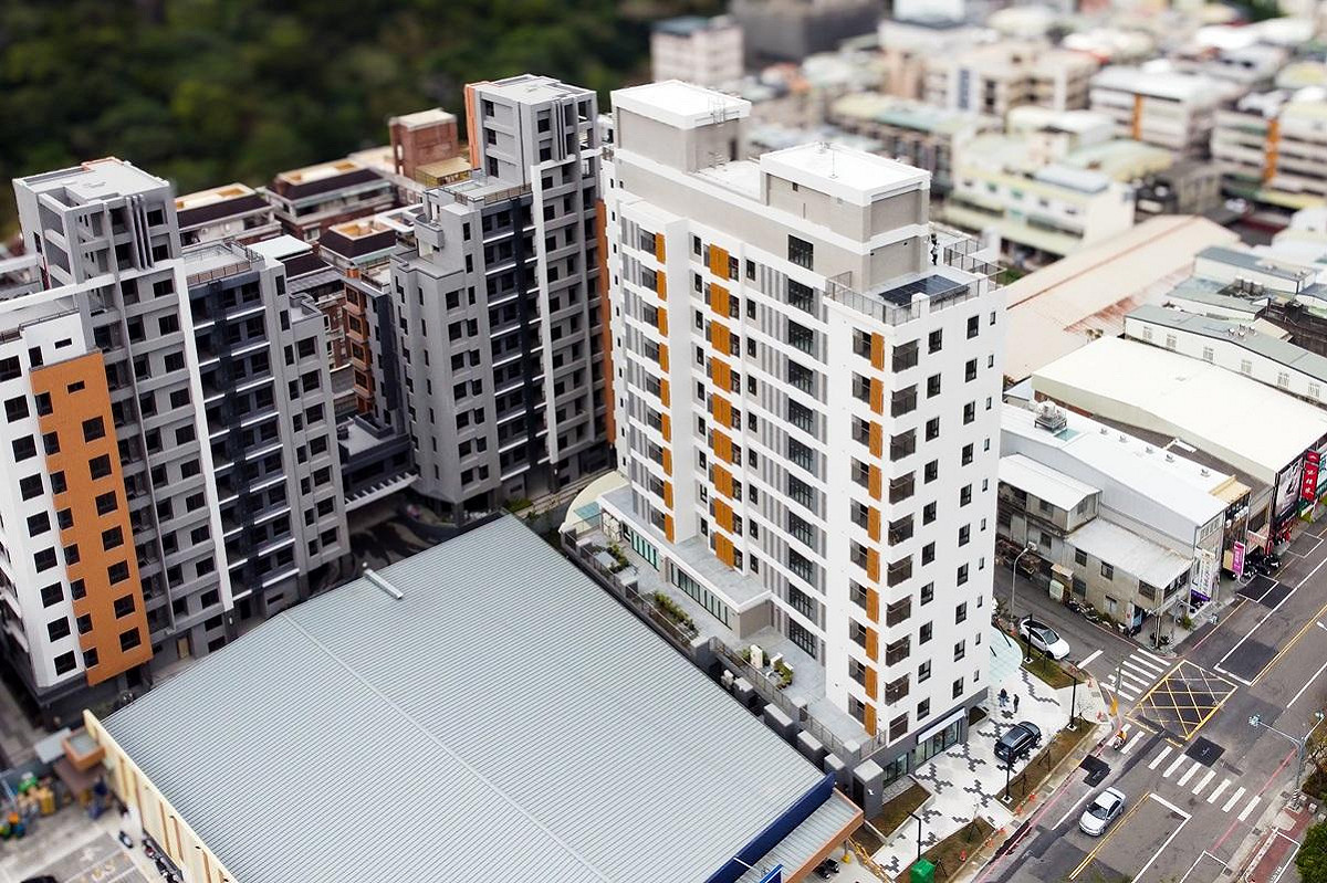國家住宅及都市更新中心今（2026）年第一季中央社宅招租已正式受理申請。這次招租放寬資格，申請人可將實際共同居住的兄弟姊妹列入，以因應多元家庭型態的居住需求。 圖：國家住都中心提供
