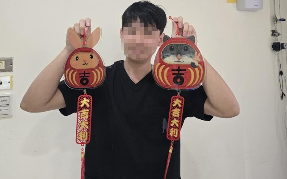 網紅獸醫師被爆出連劈多名經濟條件優渥的女飼主。 圖：翻攝自臉書殷碩韓獸醫師-鷹果的獸醫日常