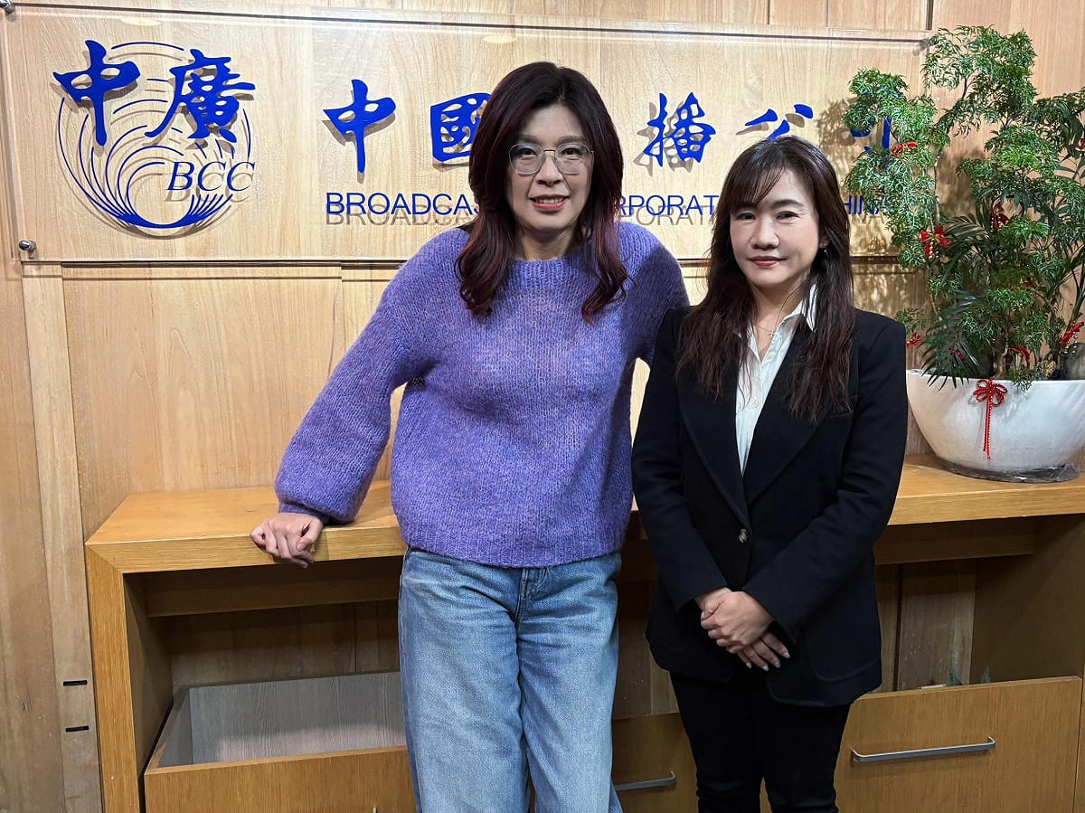 國民黨主席鄭麗文接受中廣節目《千秋萬事》主持人王淺秋專訪。 圖：新傳媒/提供