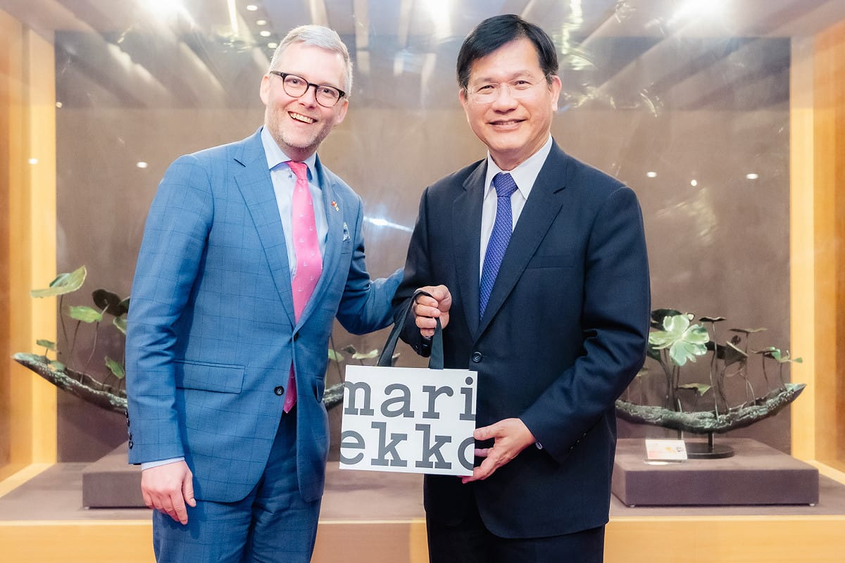 林佳龍與芬蘭國會友台小組主席勒馬茨（Mats Löfström）。 圖：翻攝自林佳龍臉書