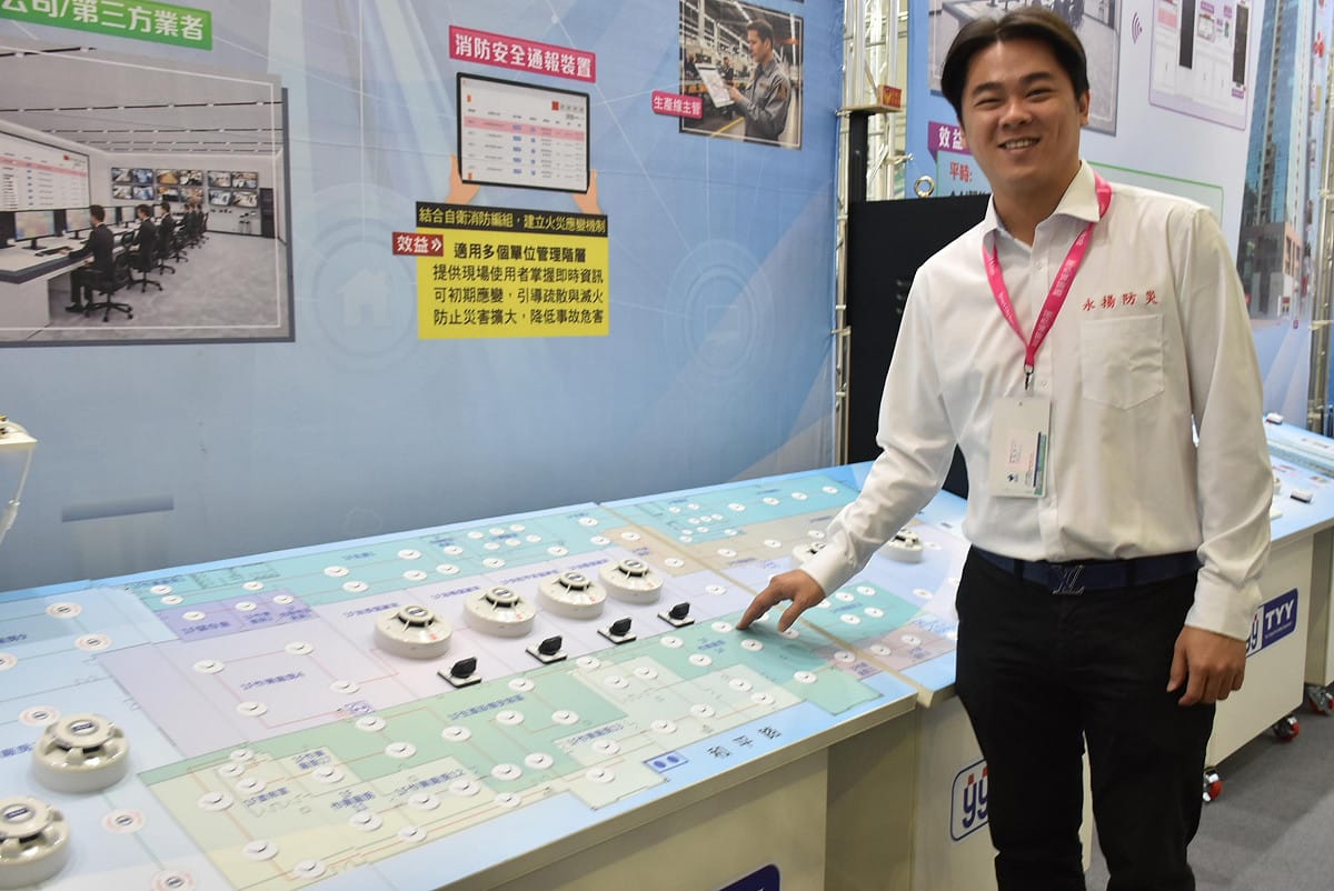 張顥瀗介紹公司最新產品。 圖：孫家銘攝