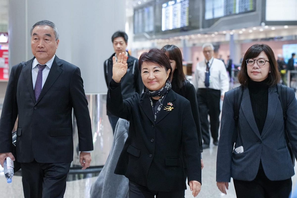 台中市長盧秀燕前（21）日結束訪美行程返台。時事評論員周偉航在直播節目中指出，盧秀燕此次行程雖然名為「城市外交」，但重點可能影響國民黨內部的派系角力。 圖：台中市政府/提供