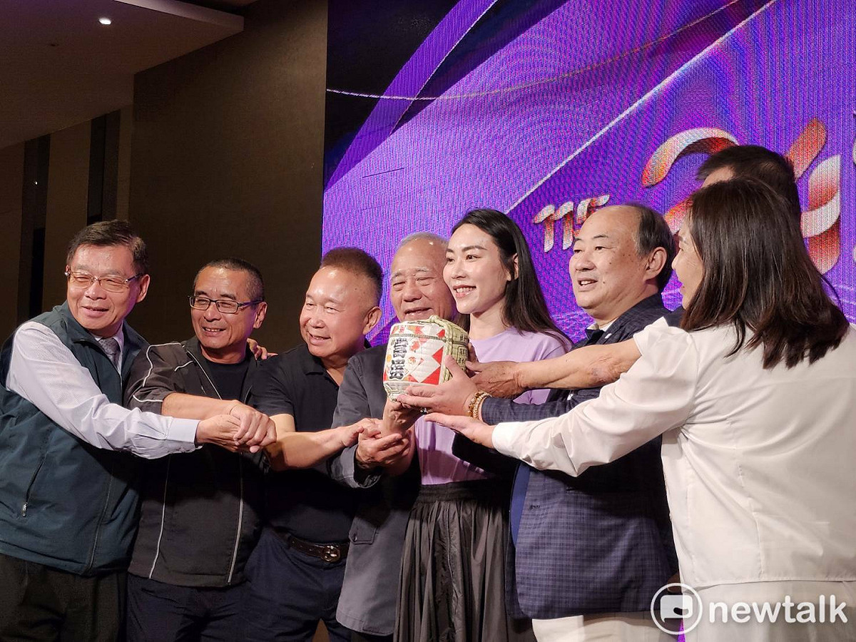 「曾順良之友會」舉行會員大會，以家族團圓號召千餘人與會，全場來賓不斷高喊「當選」，表達全力支持尋求連任的東區議員曾之婕之意。 圖：曾之婕服務處提供