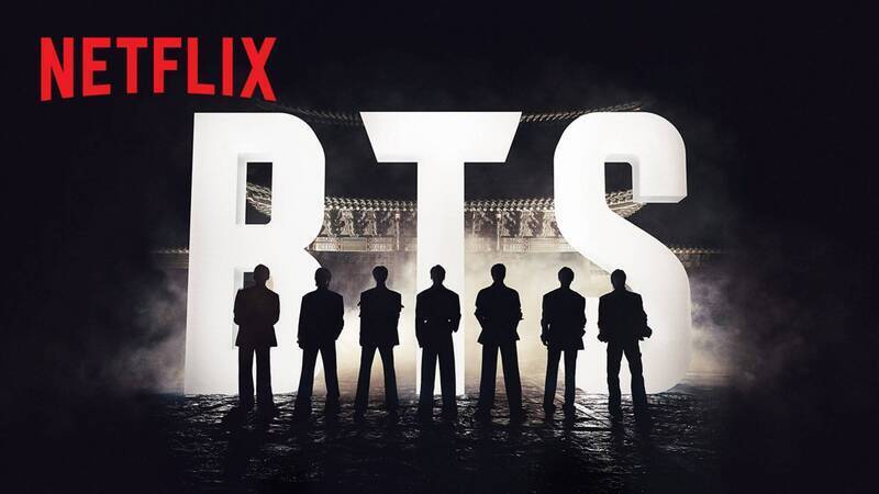 南韓超人氣天團防彈少年團(BTS)7名成員全數退伍後，於昨(21)日在首爾光化門舉行「完整體」回歸免費演出，並在Netflix全球直播。 圖：Netflix／提供