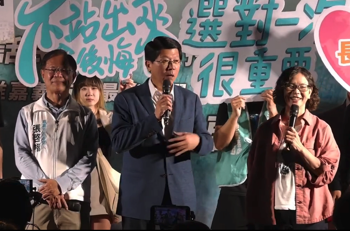 國民黨台南市長參選人、立委謝龍介22日就在張啓楷活動上，力挺白營的張啓楷能在年底選舉中順利當選。 圖：翻攝張啓楷YT