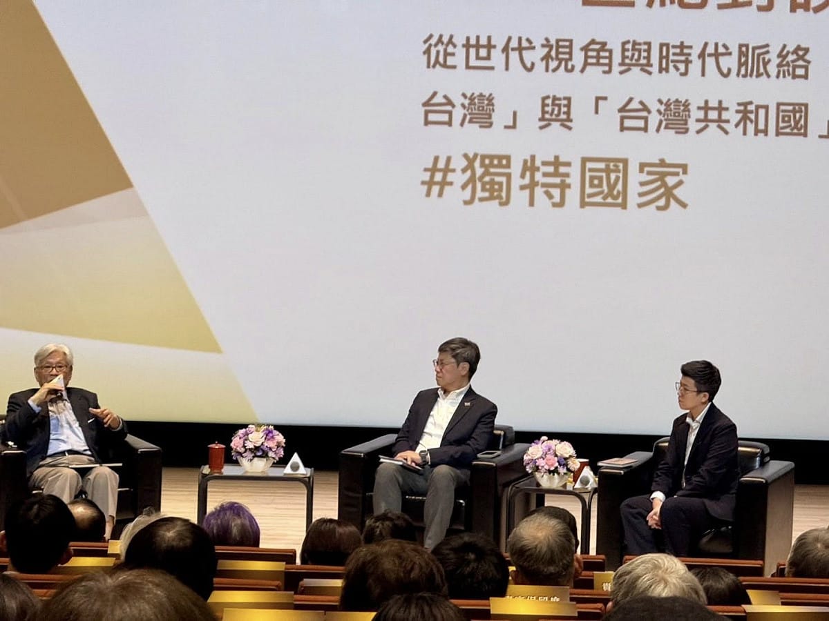 今年適逢台灣總統直選30週年，李登輝基金會與彭明敏基金會21日共同舉辦「總統直選30年鼎談會」，邀集跨世代與會者回顧民主發展歷程。 圖：取自周奕成臉書