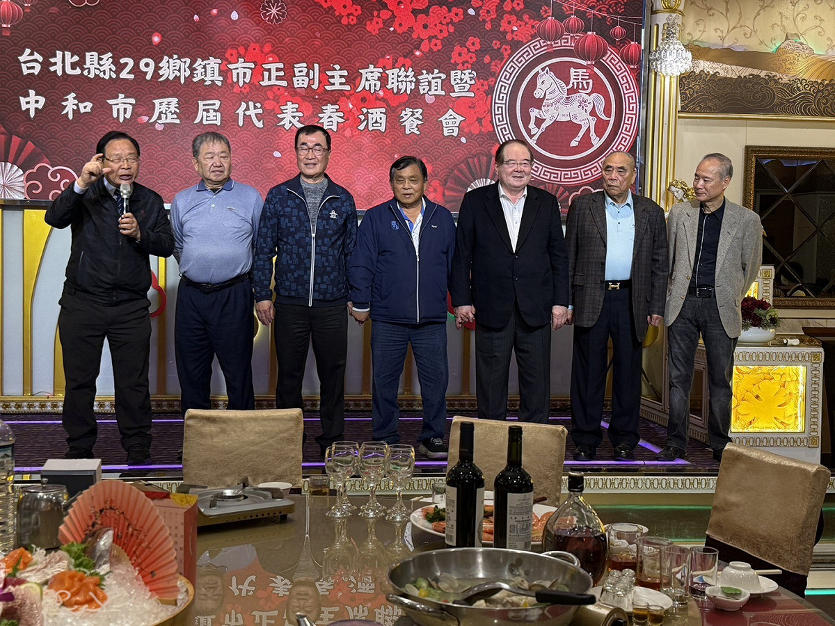 對於被爆出和天道盟天和會副會長游象賢會面。國民黨新北市長參選人李四川競選辦公室公開照片，說明當天是台北縣時期各鄉鎮代表會主席聯誼餐會。 圖：李四川競選辦公室/提供