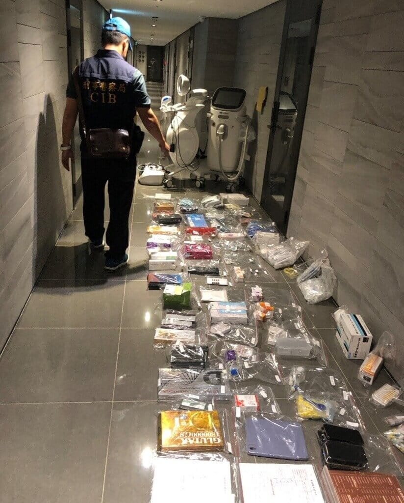 橋頭地檢署指揮警方偵辦以彭姓女子為首的無照醫美詐欺集團案，查扣仿冒「海芙音波」、「索夫波」、「酷塑」冷凍融脂機等醫療器材，經橋檢偵結依法起訴彭女等10人。（橋頭地檢署提供）中央社記者張已亷傳真　115年3月23日