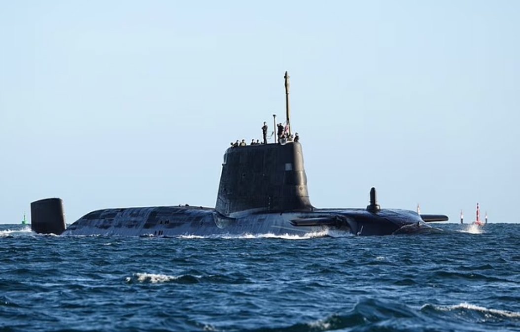皇家海軍安森號核潛艇搭載戰斧巡航導彈與旗魚重型魚雷，駐守阿拉伯海應對伊朗威脅。 圖：翻攝自 X ＠Aurora107E