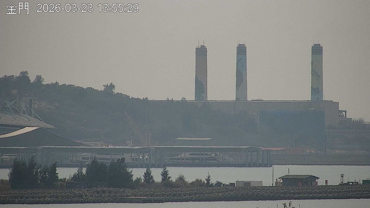 今日因受到境外汙染物影響，空氣品質不佳，圖為今日金門空氣品質情形。 圖：環境部空氣品質監測網／提供
