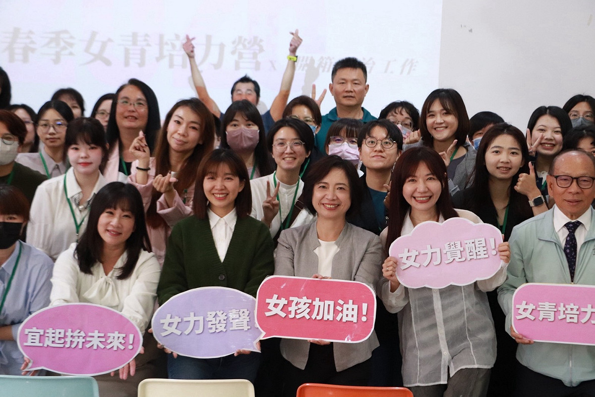 立法委員何欣純出席台中市議員謝家宜舉辦「春季女青培力營」。 圖：何欣純服務處/提供