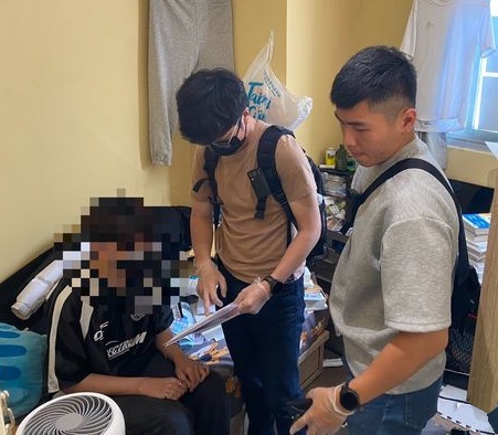 前年警方逮捕台大法律系洪姓男子，查獲大量男子性影像。 圖：翻攝畫面