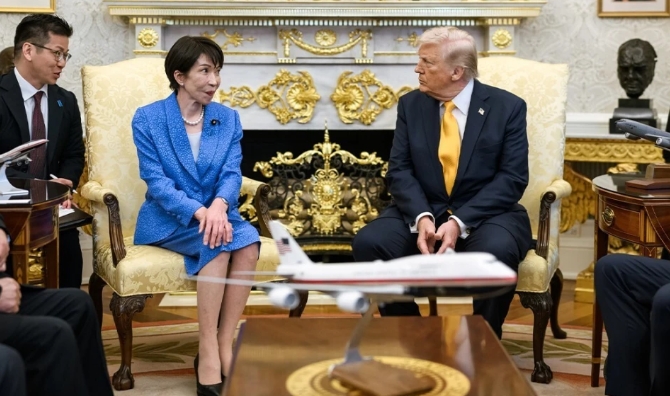 美國總統川普(右)在白宮接待日本首相高市早苗。 圖 : 翻攝自白宮網站