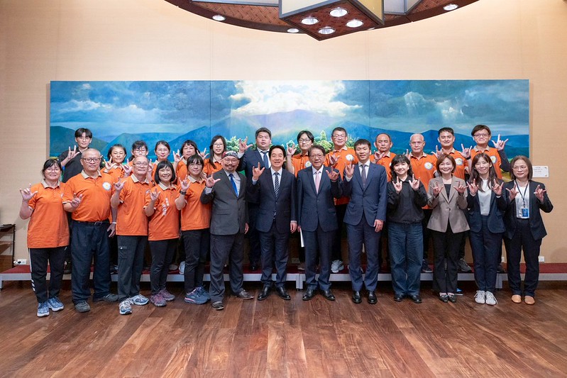 賴清德表示，今年將舉辦「台灣手語認證測驗」。 圖：總統府提供