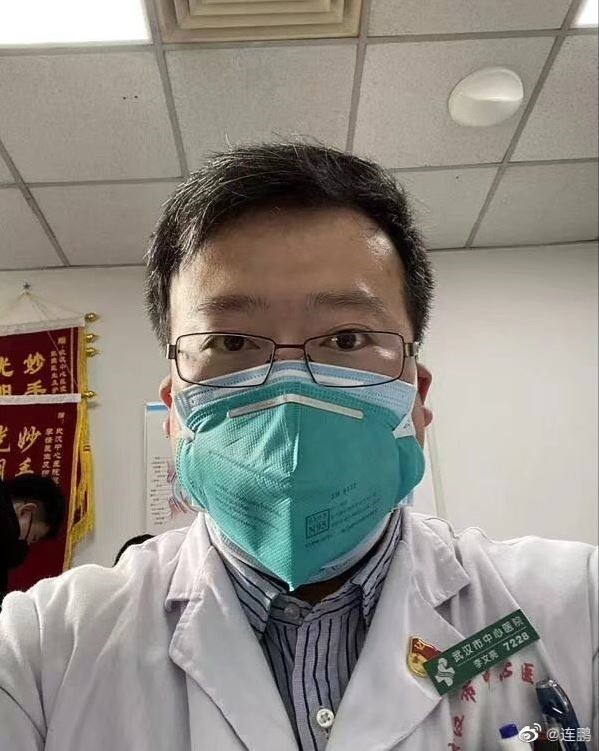 台灣公民考題提新冠肺炎吹哨人李文亮醫師的遭遇，遭中國AI豆包怒斥造謠拒答，揭露對岸科技審查底線。（圖為李文亮醫師） 圖：翻攝自微博