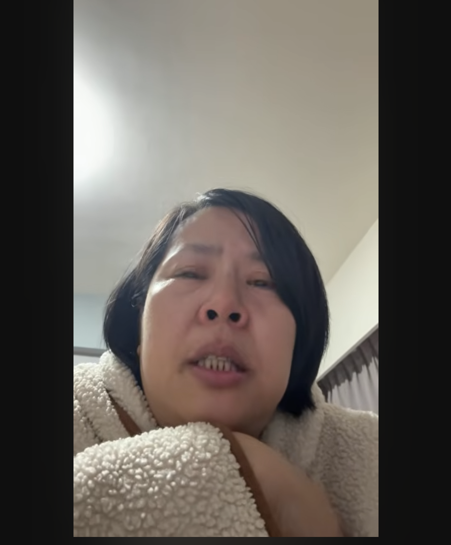 民眾黨中配立委李貞秀痛罵國民黨台北市議員鍾小平是狗惹議，昨深夜開直播大哭。 圖：翻攝李貞秀直播
