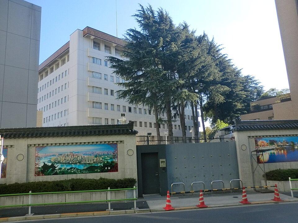 位於東京都港區元麻布的中國駐日本大使館24日驚傳遭人翻牆闖入。 圖：翻攝維基百科/Nissy-KITAQ作品/CC BY-SA 3.0